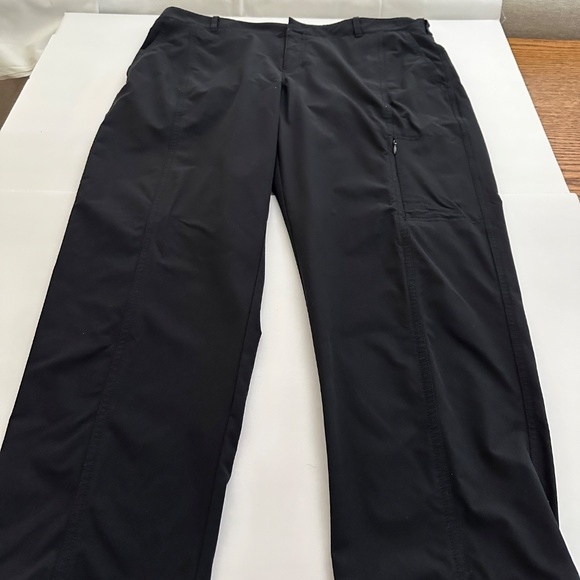 Kirkland Signature Women's Travel Pants, Size 12 Black - Picture 3 of 8